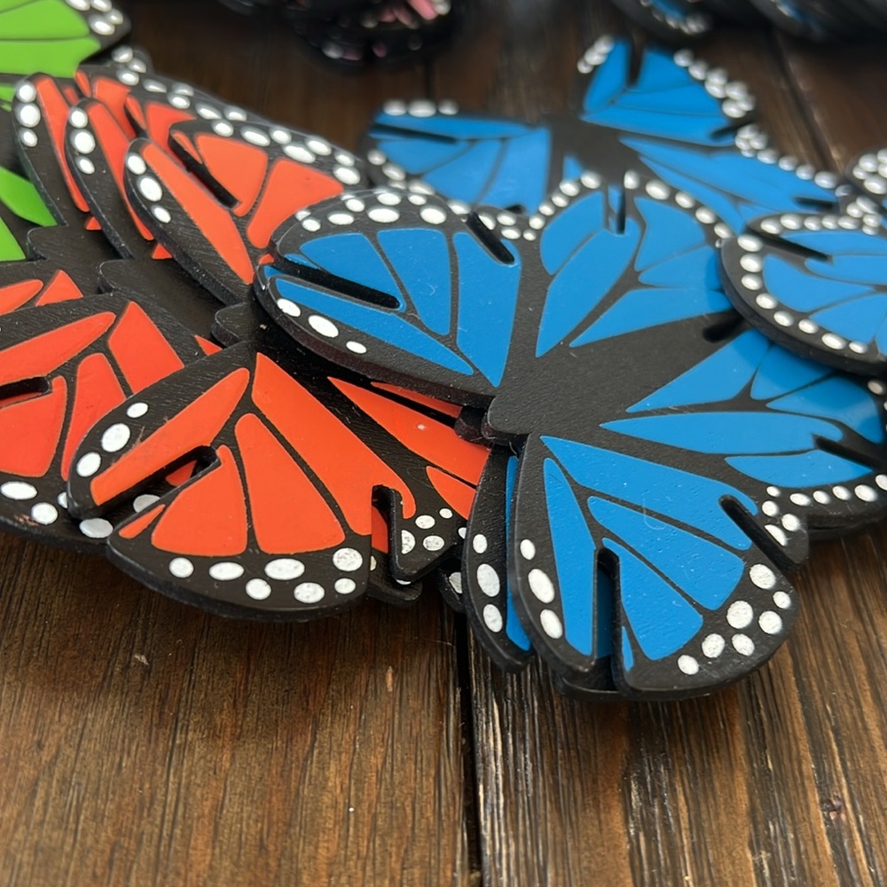 32 wooden painted craft butterflies, green, hot, pink, pale pink orange & blue - Picture 3 of 7